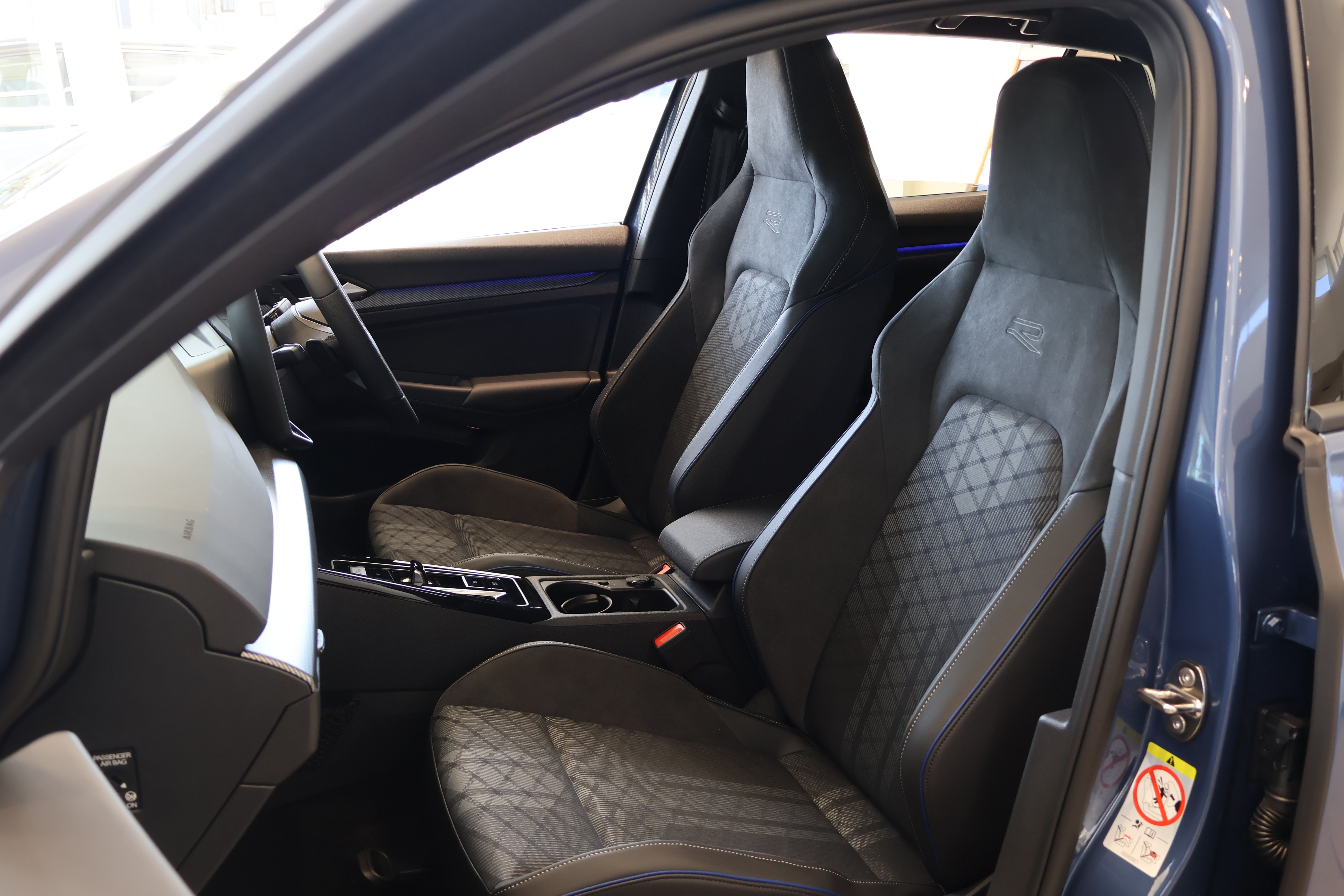The new Golf eTSI R-Line 純正ナビ“Discover”、テクノロジーパッケージの画像3
