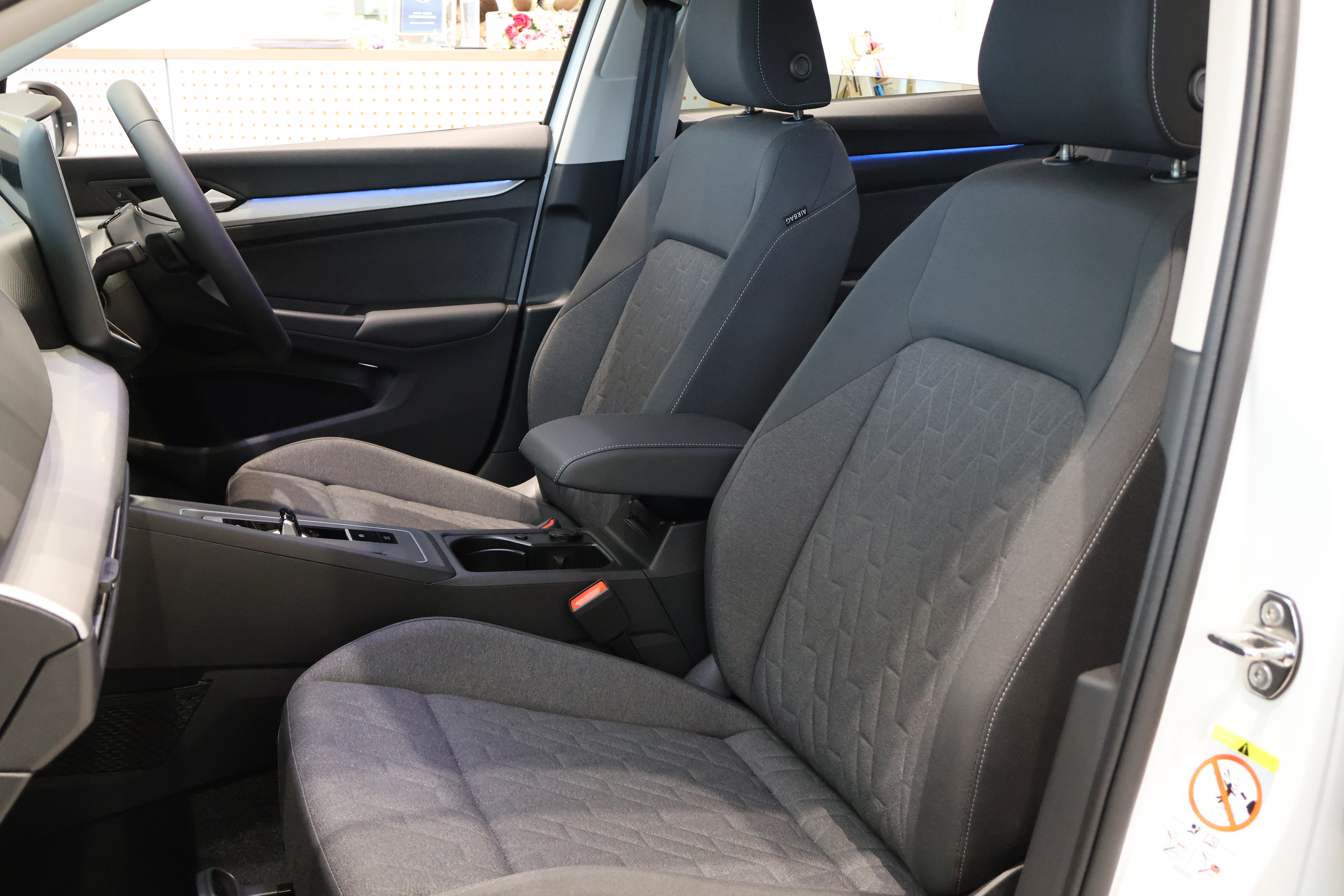 The new Golf eTSI Active 純正ナビ“Discover”、テクノロジーパッケージの画像3