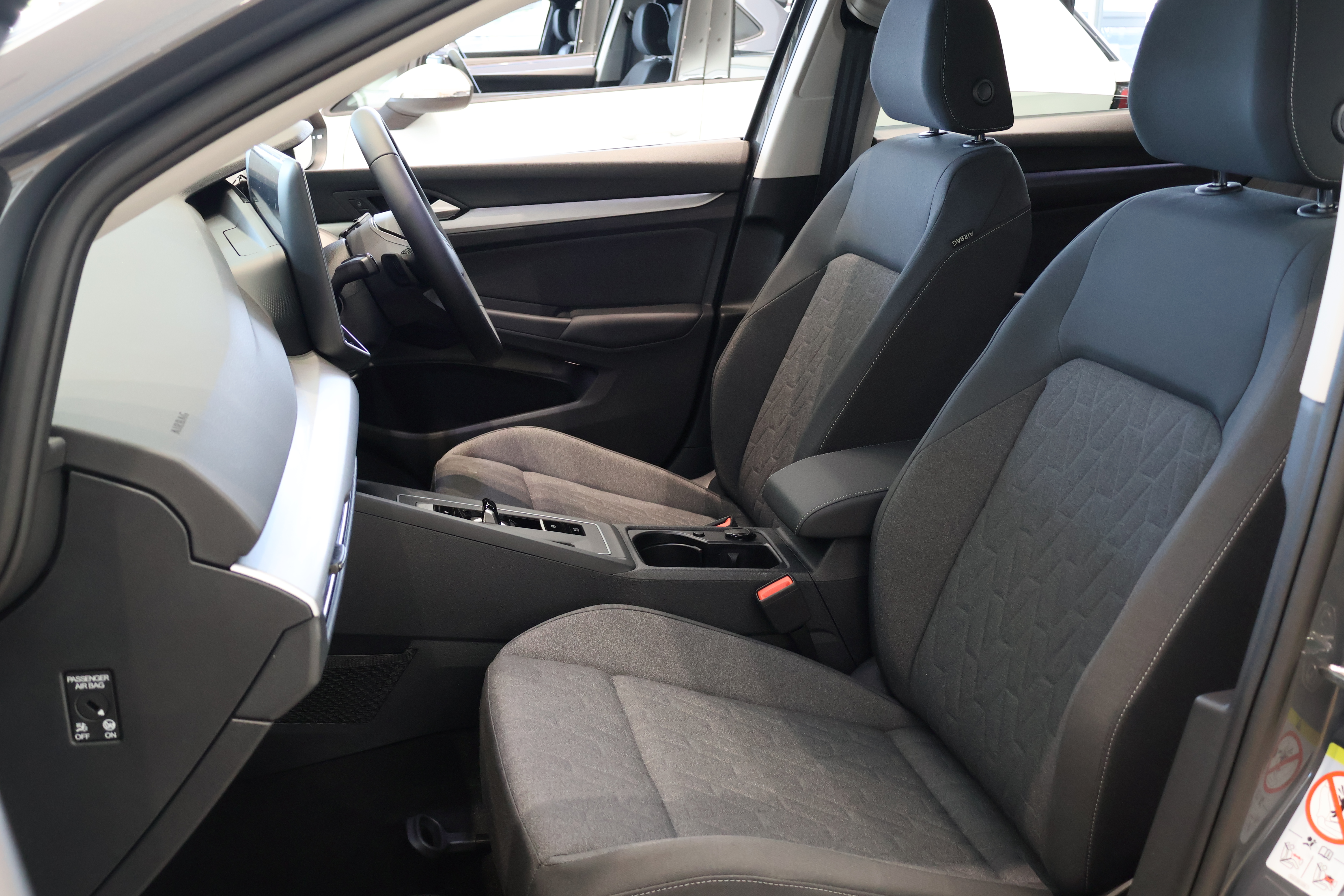 The new Golf eTSI Active 純正ナビ“Discover”、テクノロジーパッケージの画像4