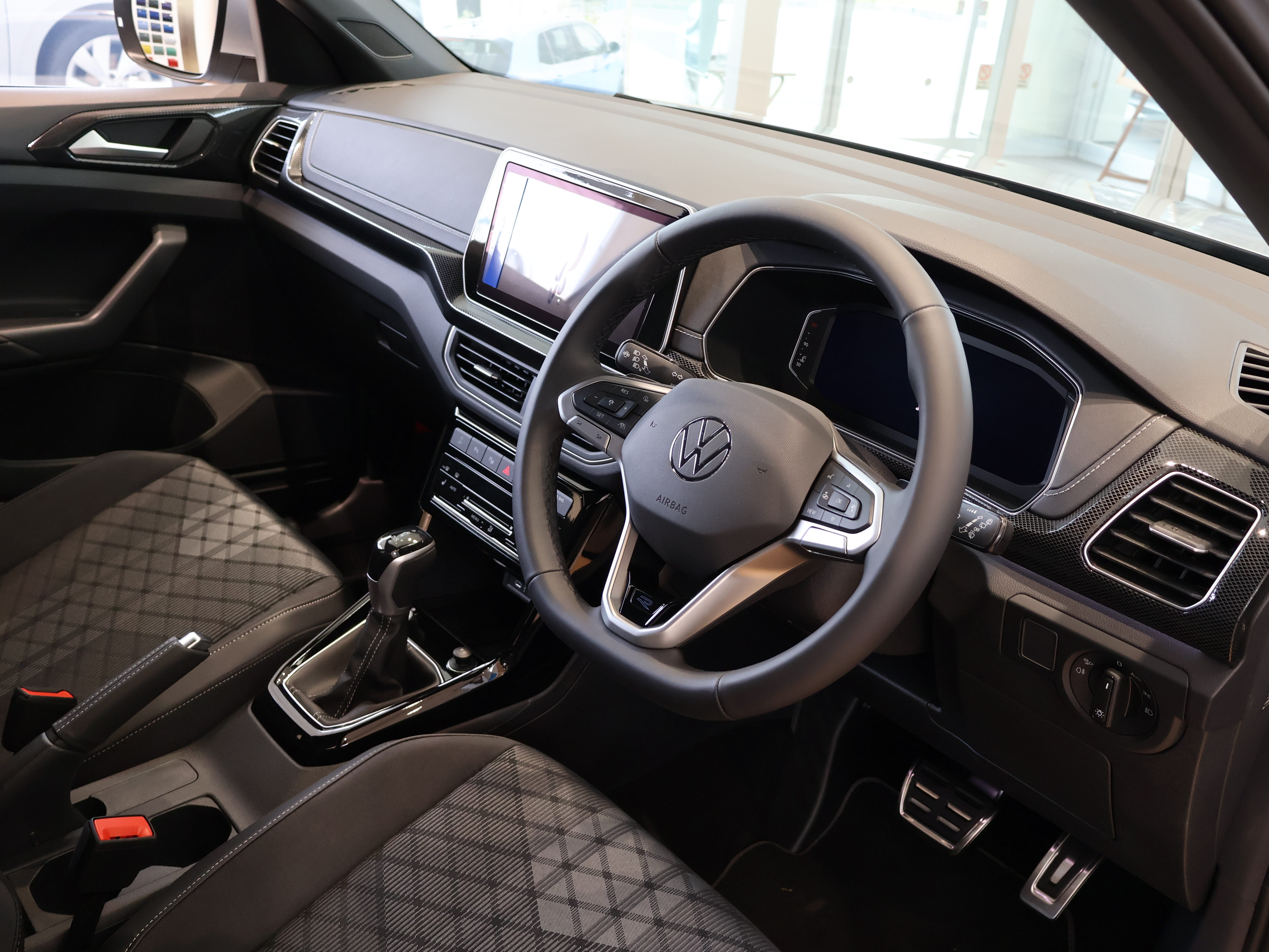 The new T-Cross TSI R-Line セーフティパッケージの画像3