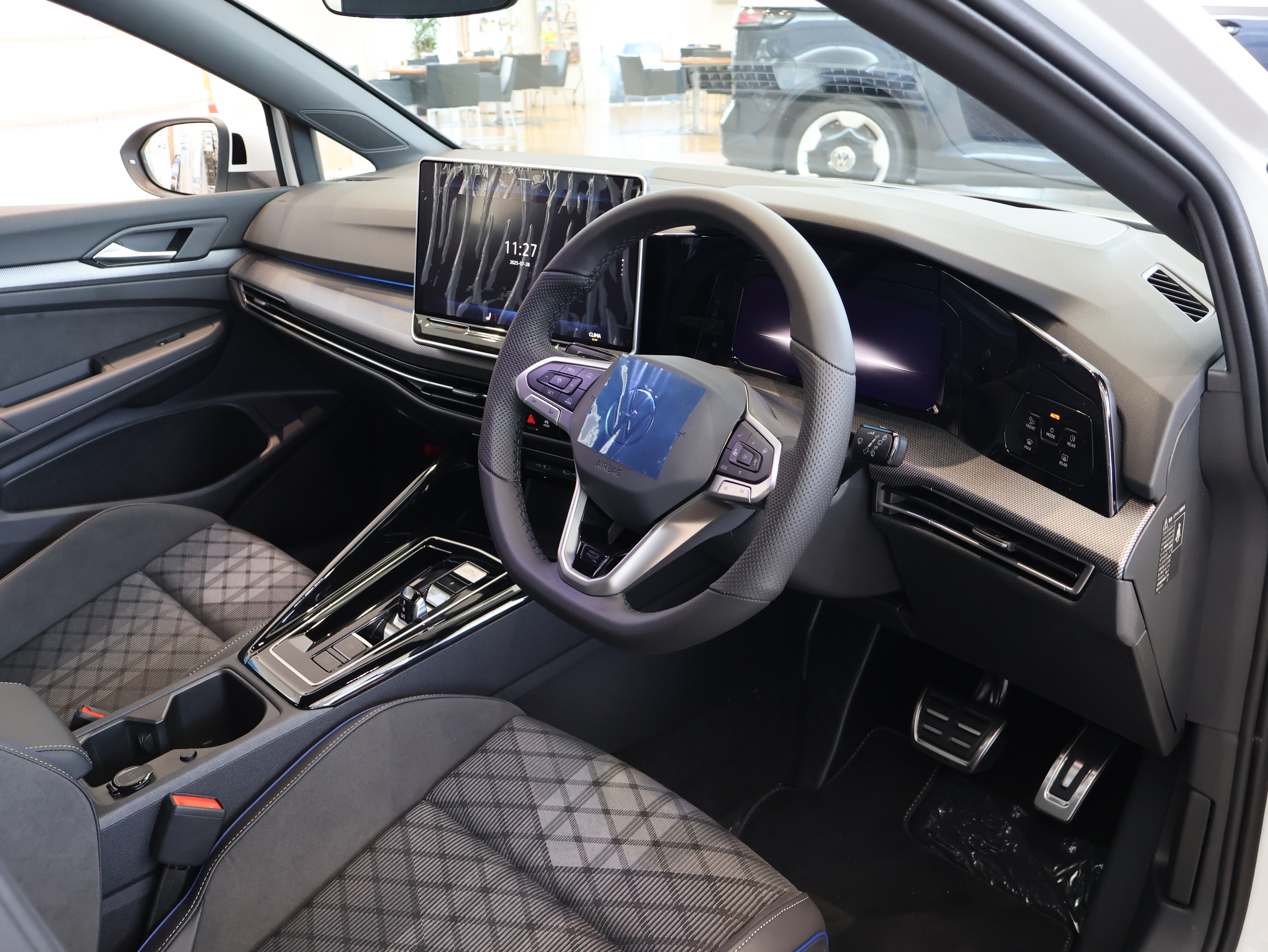 The new Golf eTSI R-Line 純正ナビ“Discover”、テクノロジーパッケージの画像3