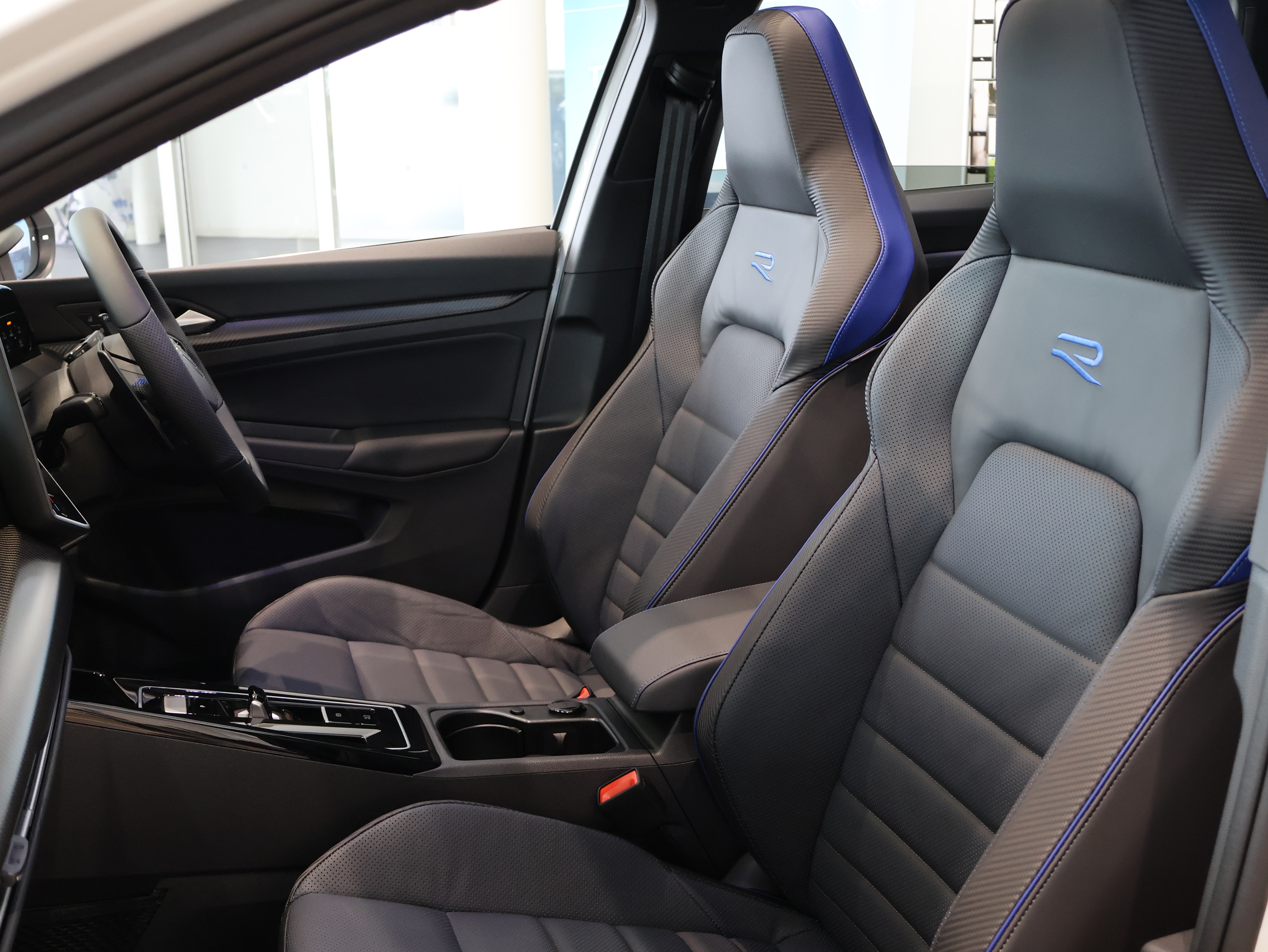 The new Golf R Variant Black Styleの画像4