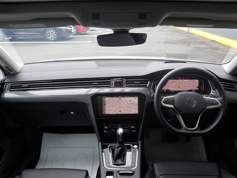 Passat Variant TDI Elegance Advance NAVI SunRoofの画像4