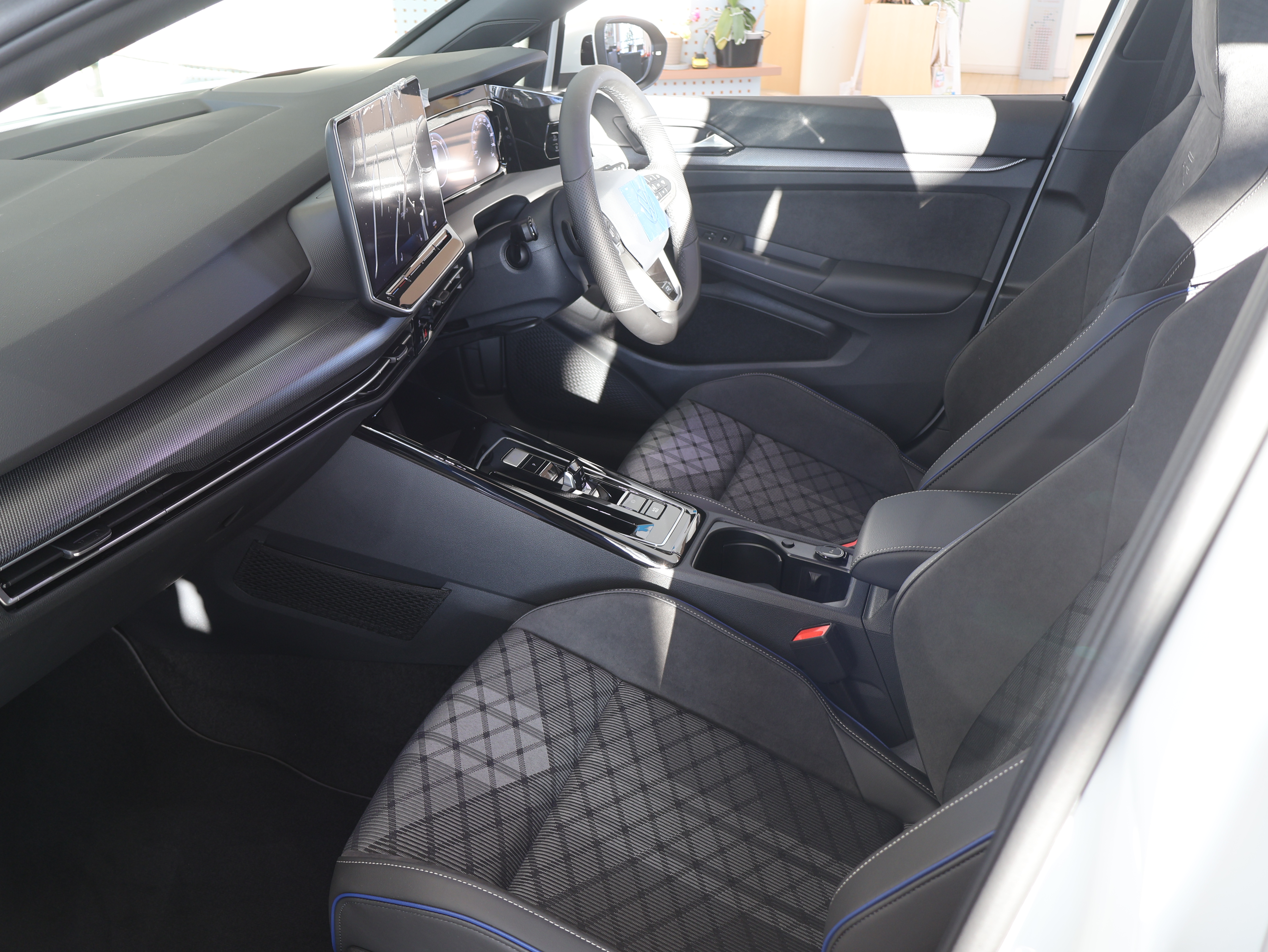 The new Golf TDI R-Line 純正ナビ“Discover”、テクノロジーパッケージの画像4